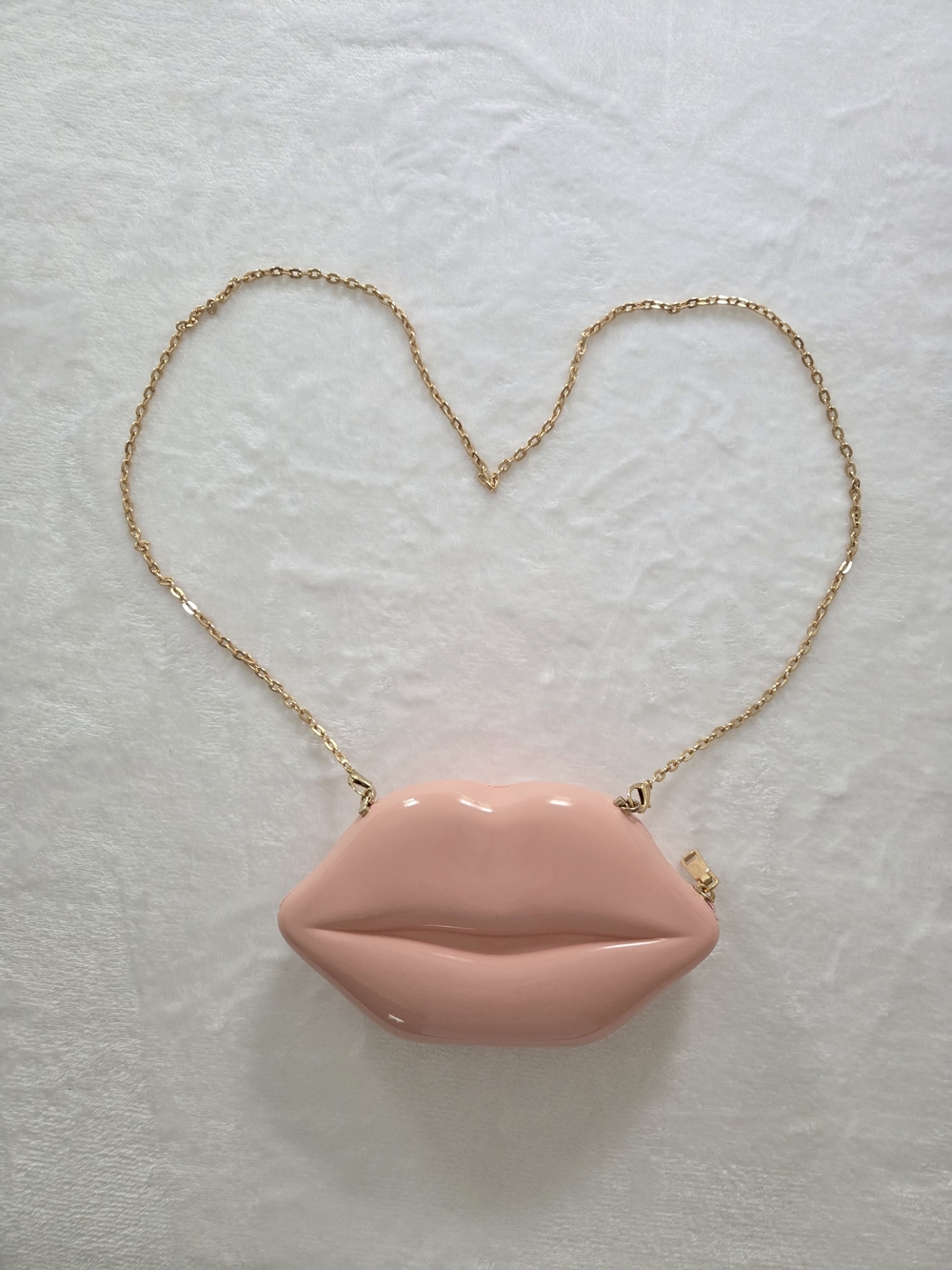 Lip-Shaped Crossbody Bag in Soft Pink